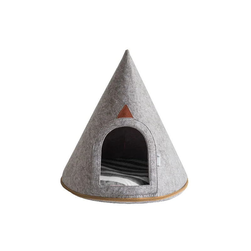 Lucy Pet Cave, Medium